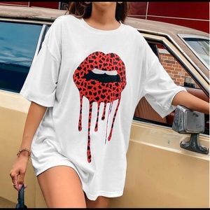 Lip Print Drop Shoulder Oversized Tee